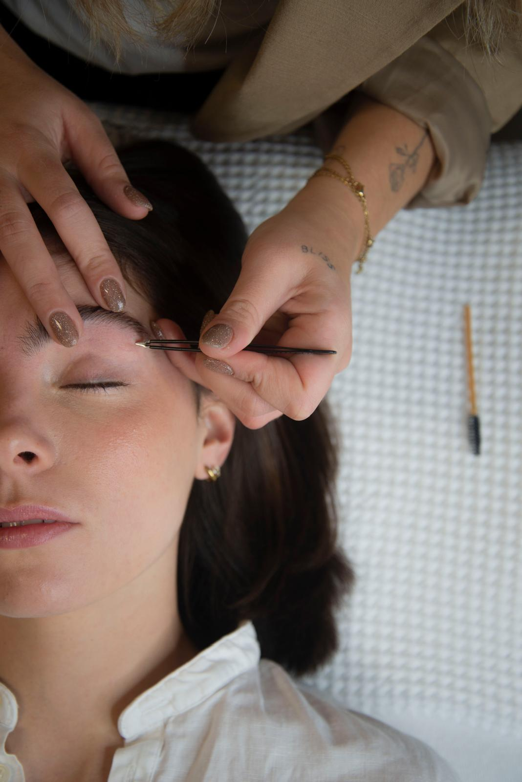 Brow Lift & Styling behandeling